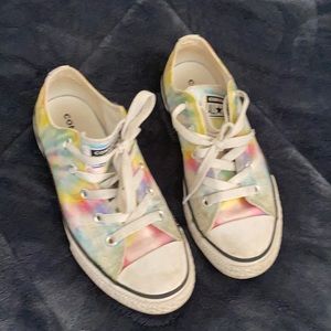 Girls converse